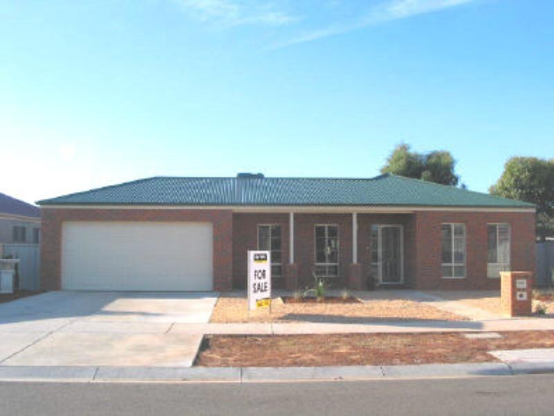 4 Cassandra Crescent, Epsom VIC 3551