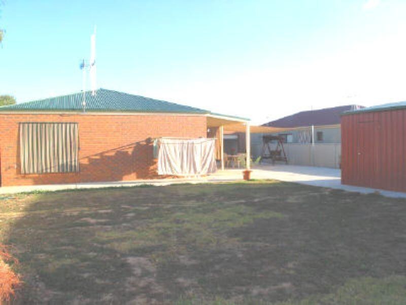 4 Cassandra Crescent, Epsom VIC 3551