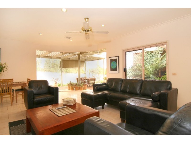 17 Mayfield Parade, Strathdale VIC 3550