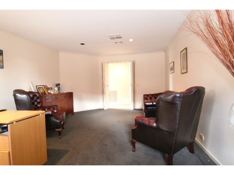 17 Mayfield Parade, Strathdale VIC 3550