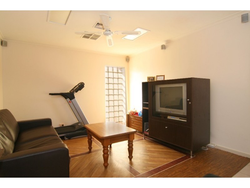 17 Mayfield Parade, Strathdale VIC 3550