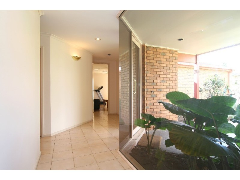 17 Mayfield Parade, Strathdale VIC 3550