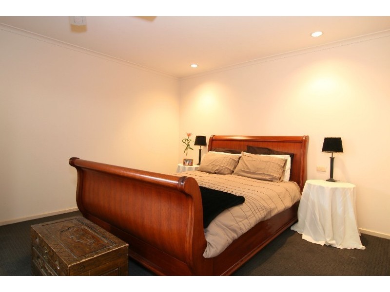 17 Mayfield Parade, Strathdale VIC 3550