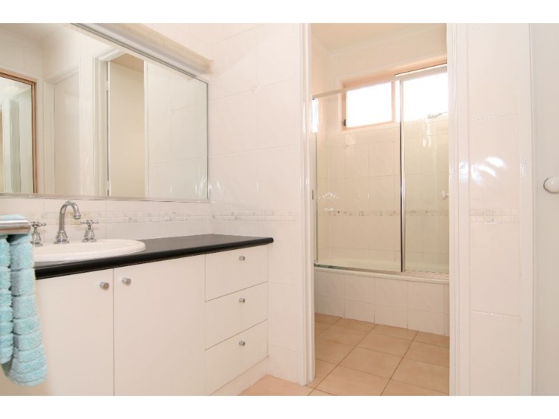 17 Mayfield Parade, Strathdale VIC 3550