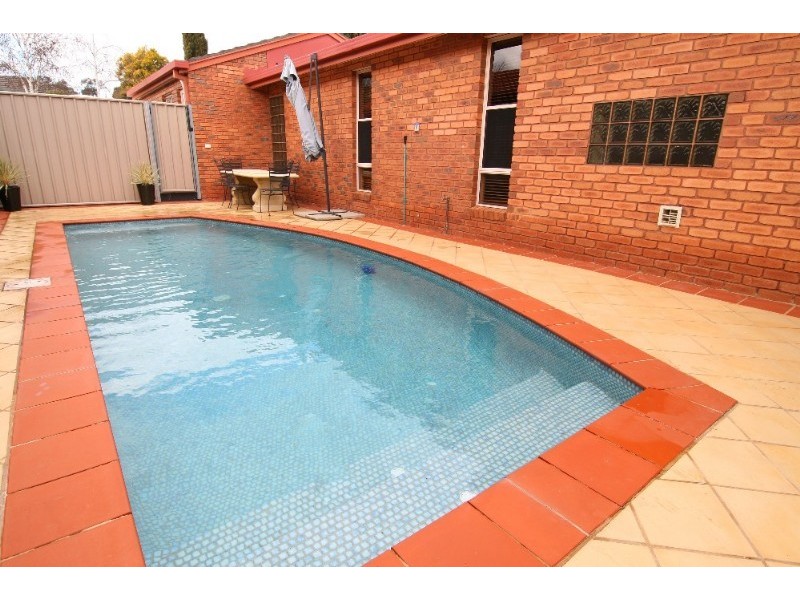 17 Mayfield Parade, Strathdale VIC 3550