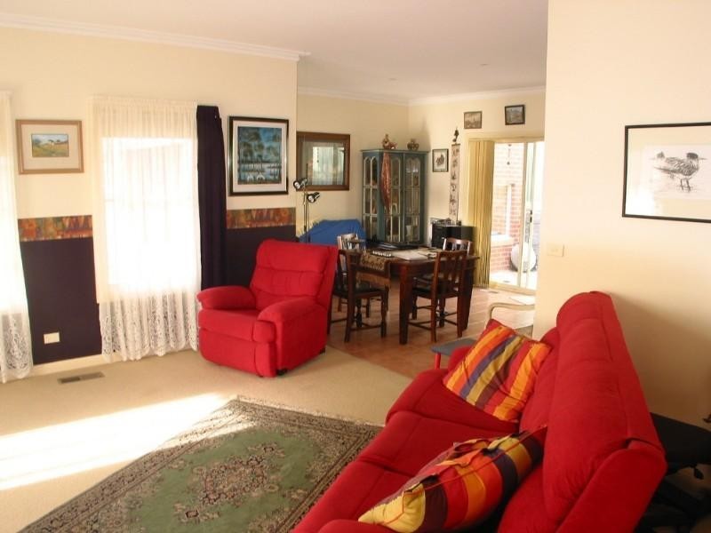 2/9 Derby Grove, Flora Hill VIC 3550