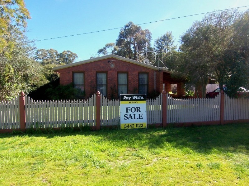 114 Crusoe Road, Kangaroo Flat VIC 3555