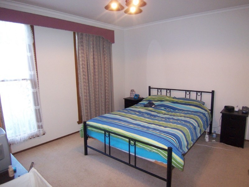 114 Crusoe Road, Kangaroo Flat VIC 3555