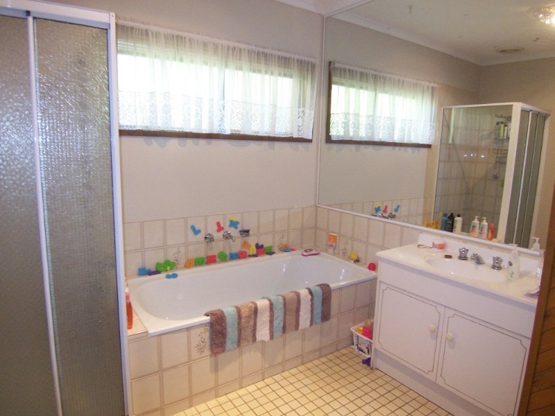 114 Crusoe Road, Kangaroo Flat VIC 3555