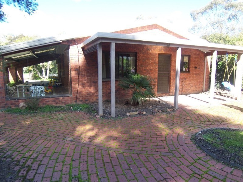 114 Crusoe Road, Kangaroo Flat VIC 3555