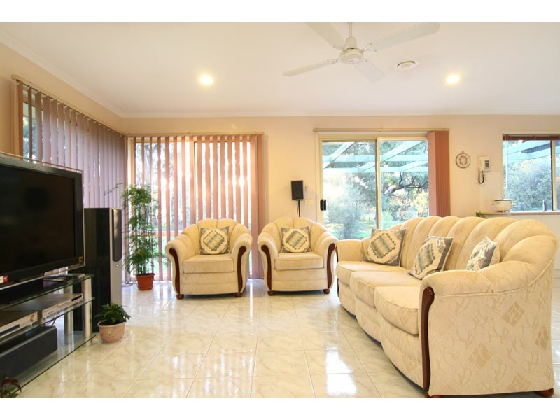 7 Barwon Drive, Strathdale VIC 3550