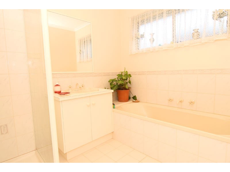 7 Barwon Drive, Strathdale VIC 3550