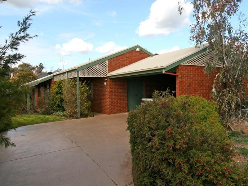 13 Bourke Drive, Strathdale VIC 3550