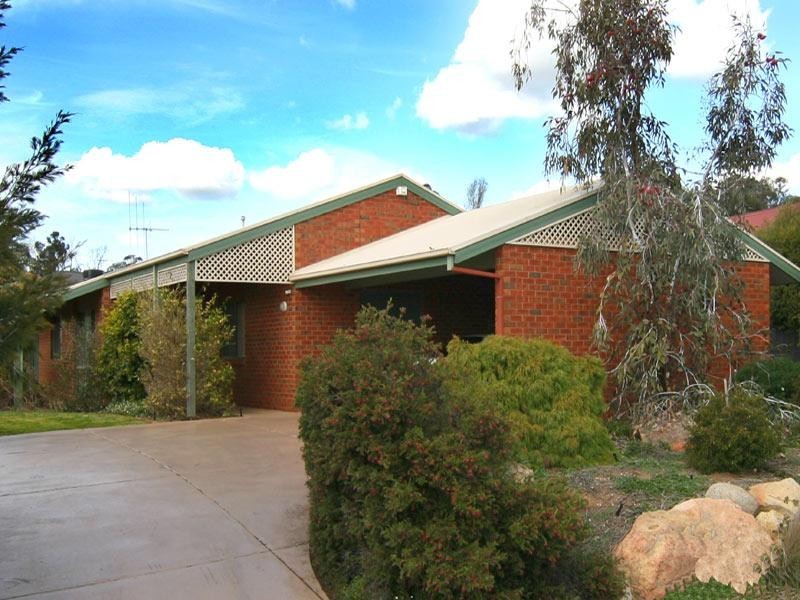 13 Bourke Drive, Strathdale VIC 3550