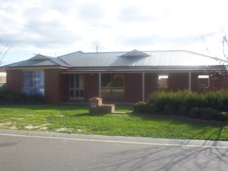 2 Robins Court, Epsom VIC 3551