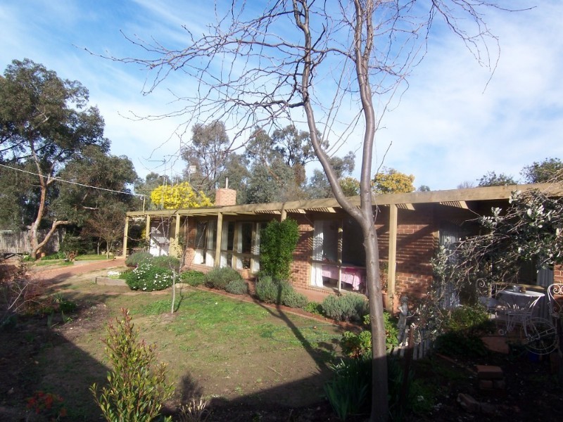 64 Race Street, Flora Hill VIC 3550