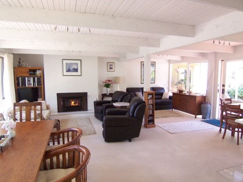 64 Race Street, Flora Hill VIC 3550