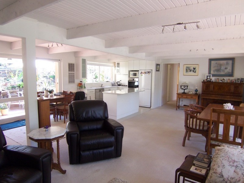 64 Race Street, Flora Hill VIC 3550