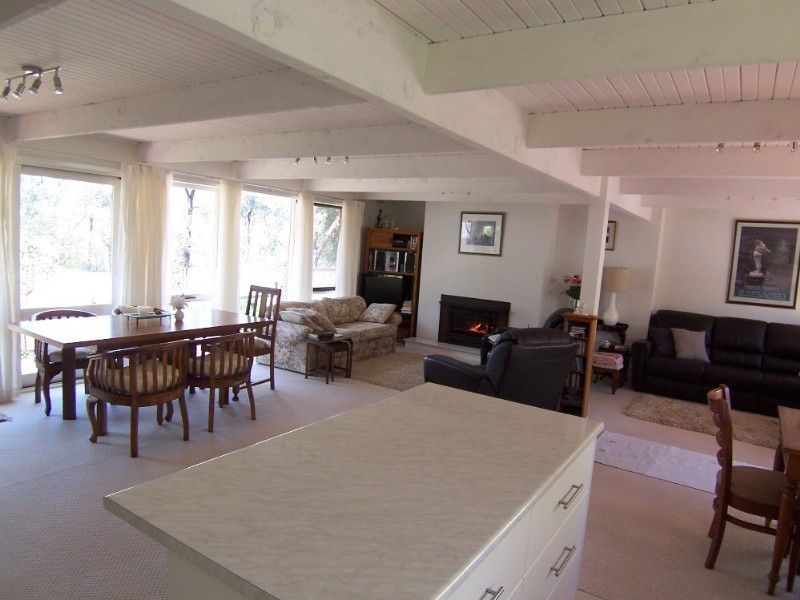 64 Race Street, Flora Hill VIC 3550