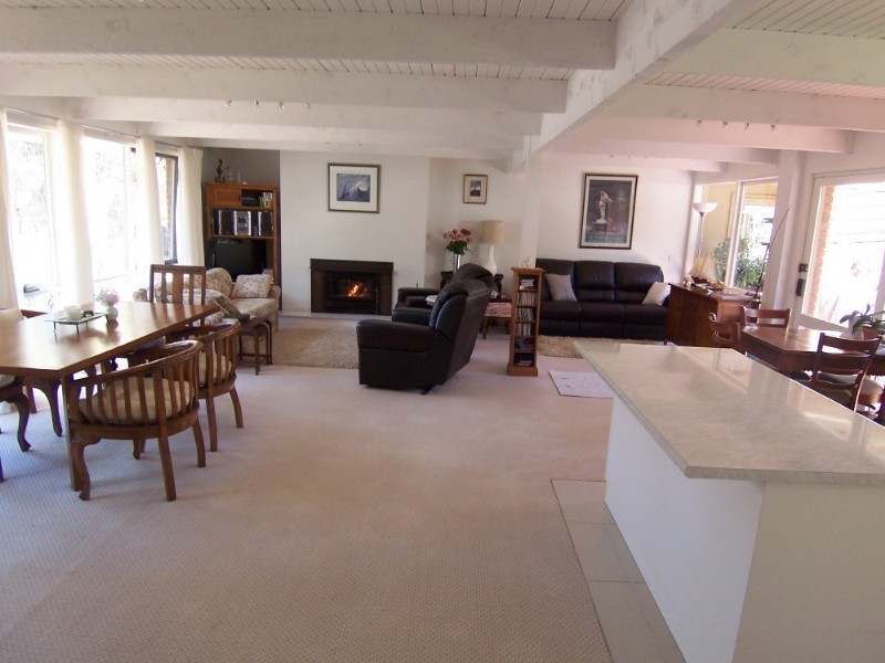 64 Race Street, Flora Hill VIC 3550