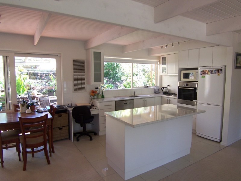 64 Race Street, Flora Hill VIC 3550