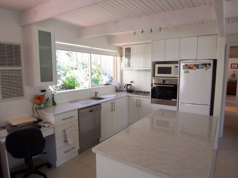 64 Race Street, Flora Hill VIC 3550