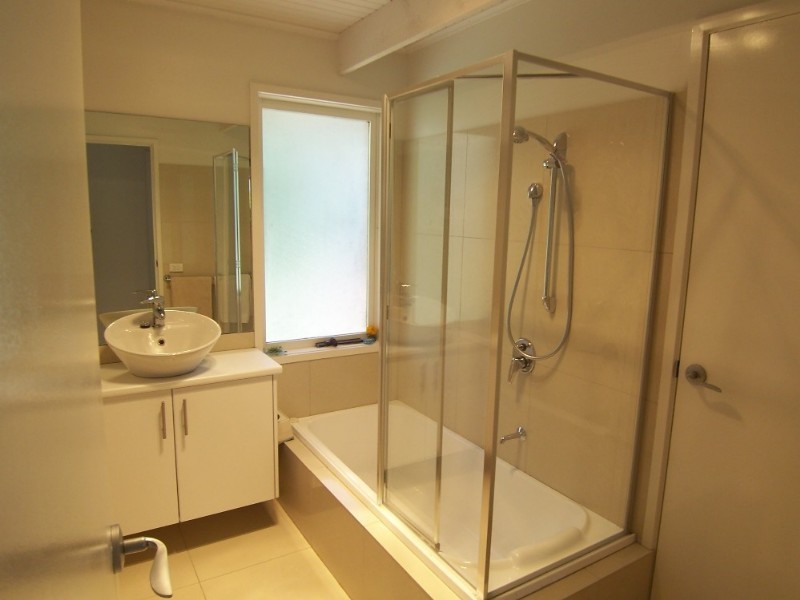 64 Race Street, Flora Hill VIC 3550