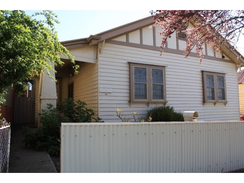 18 Bright Street, Quarry Hill VIC 3550
