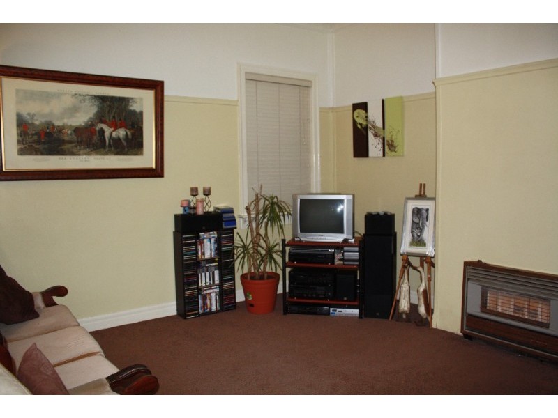 18 Bright Street, Quarry Hill VIC 3550