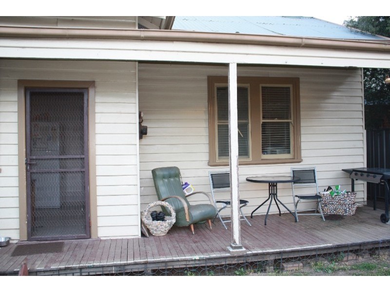 18 Bright Street, Quarry Hill VIC 3550