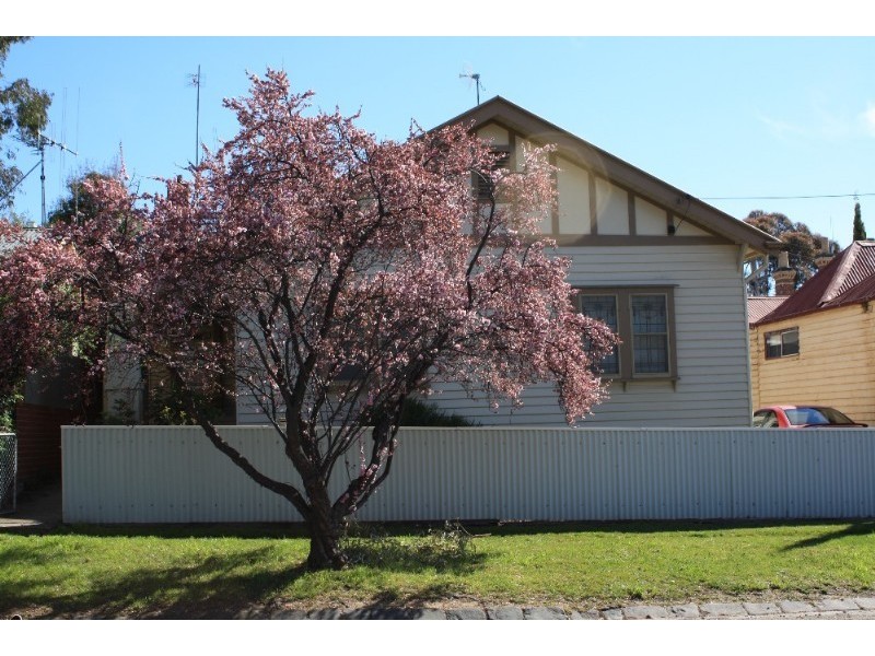 18 Bright Street, Quarry Hill VIC 3550