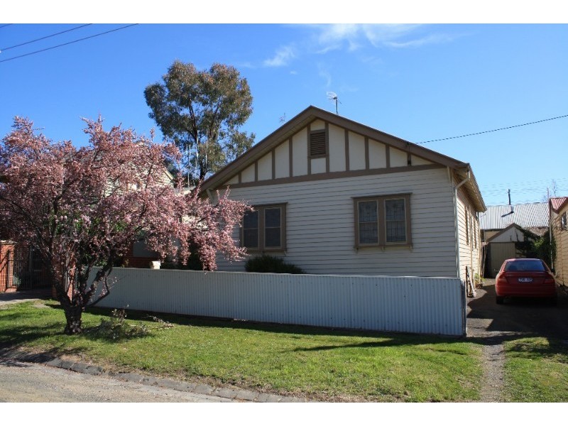 18 Bright Street, Quarry Hill VIC 3550