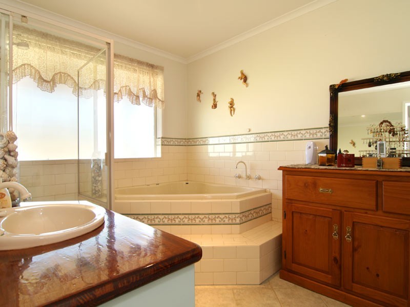 21 Glendale Drive, Bagshot VIC 3551