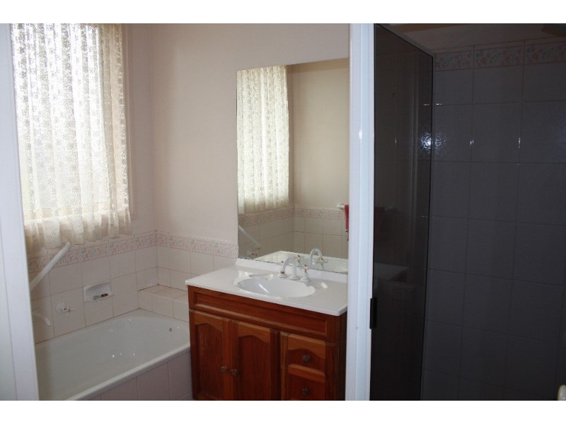 2/100 St Aidans Road, Kennington VIC 3550