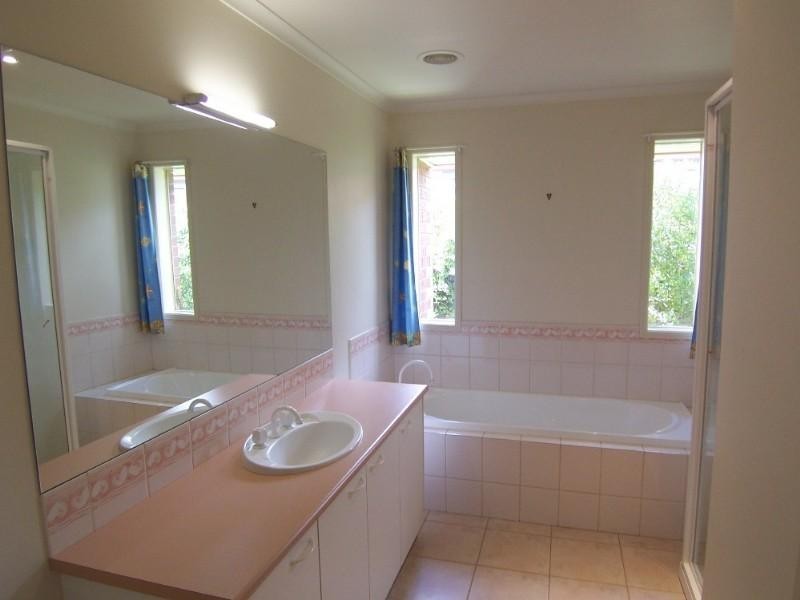 2 Centaur Close, Bendigo VIC 3550