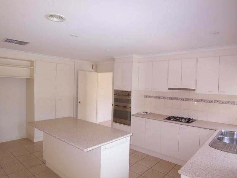 2 Centaur Close, Bendigo VIC 3550