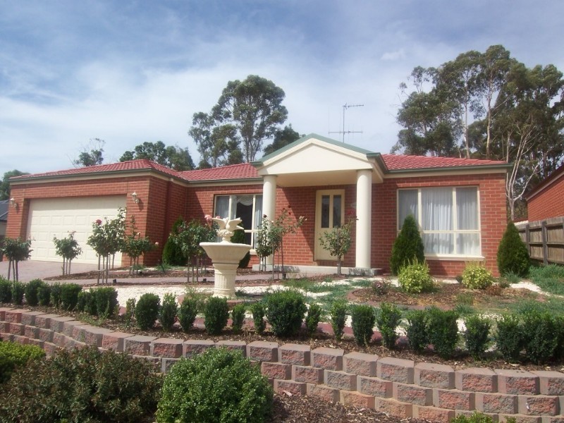 22 Isabella Grove, Strathdale VIC 3550