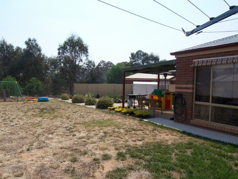 4 Bassett Drive, Strathfieldsaye VIC 3551