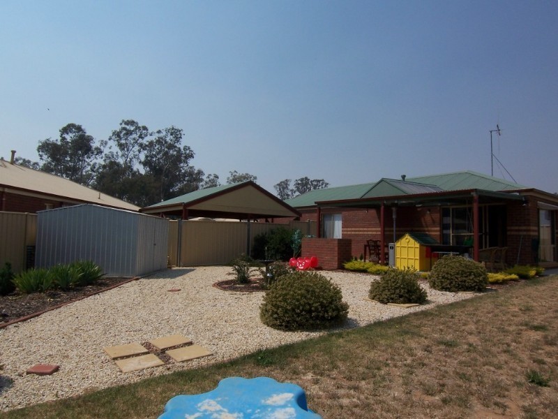 4 Bassett Drive, Strathfieldsaye VIC 3551