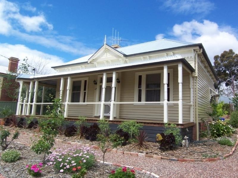 49 Hamlet Street, Quarry Hill VIC 3550