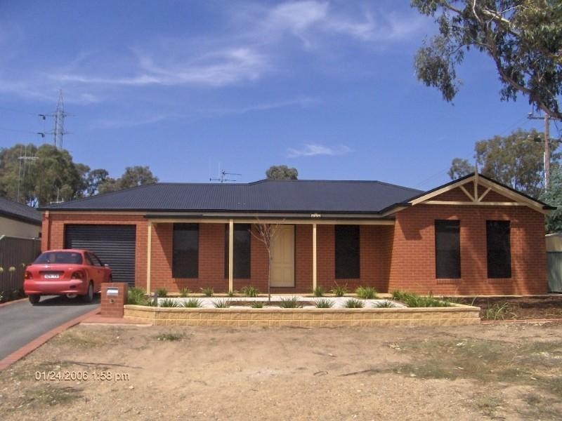 85 Osborne Street, Flora Hill VIC 3550