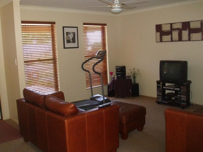 85 Osborne Street, Flora Hill VIC 3550