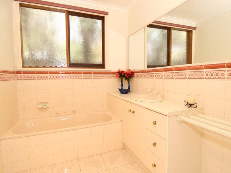 1 Silverfox Court, Strathdale VIC 3550