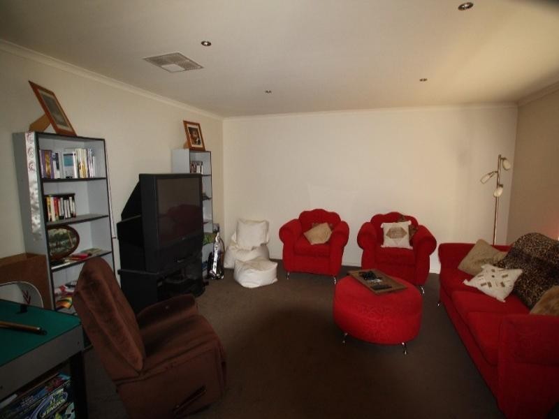 8 Caleb Close, Golden Square VIC 3555