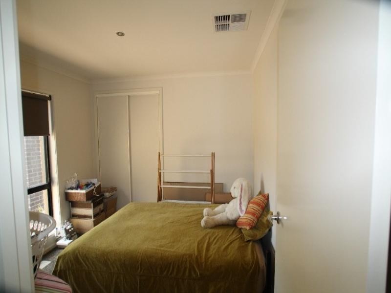 8 Caleb Close, Golden Square VIC 3555