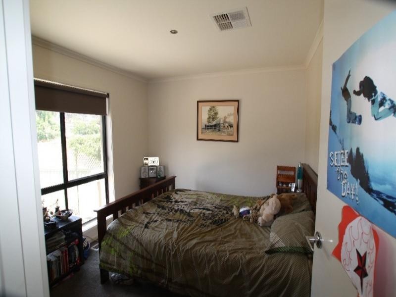 8 Caleb Close, Golden Square VIC 3555