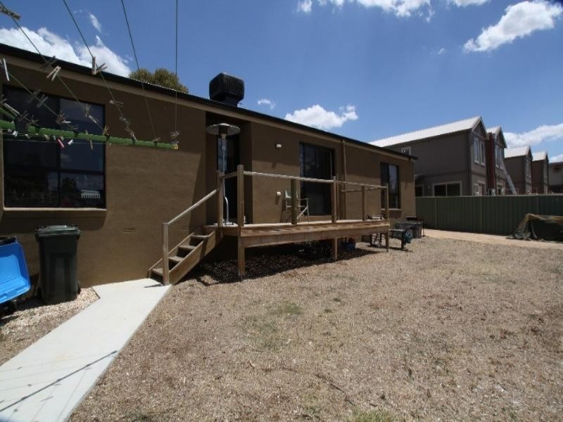 8 Caleb Close, Golden Square VIC 3555