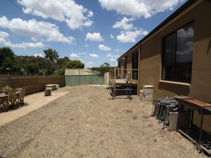 8 Caleb Close, Golden Square VIC 3555