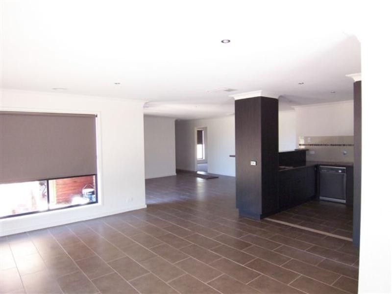 10 Caleb Close, Golden Square VIC 3555
