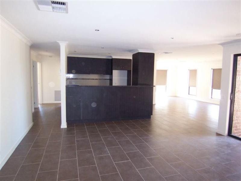10 Caleb Close, Golden Square VIC 3555